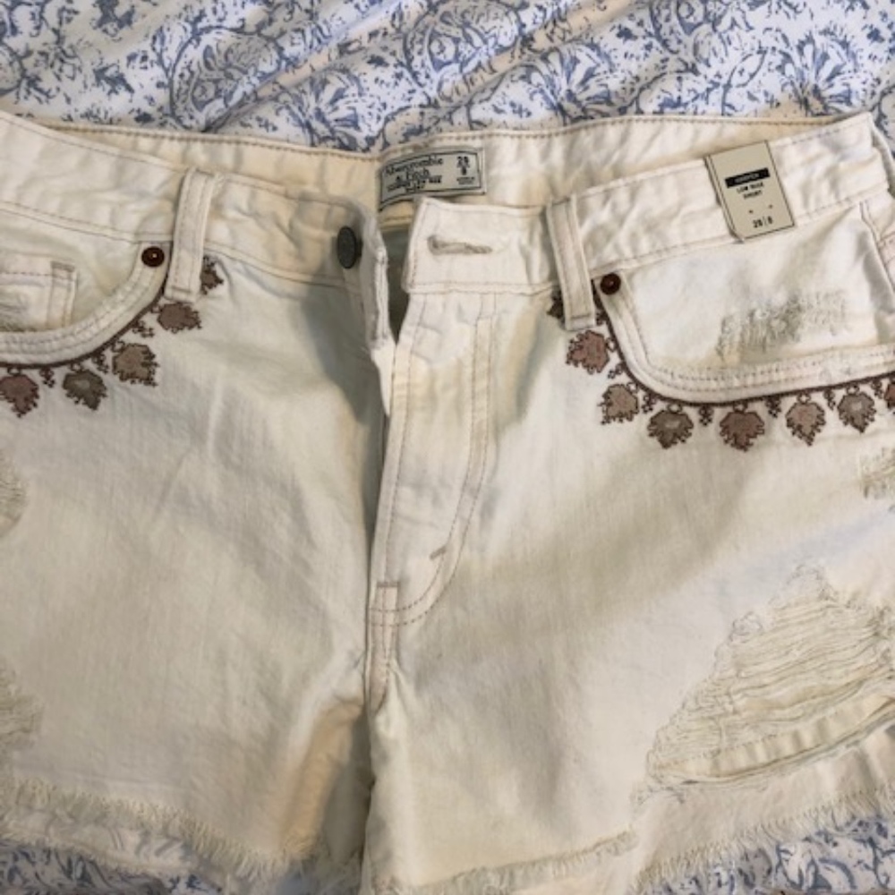 Abercrombie shorts distressed with floral 29/8